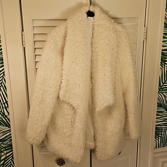Fuzzy White Sherpa Coat Large SOFT - Picture 1 of 3